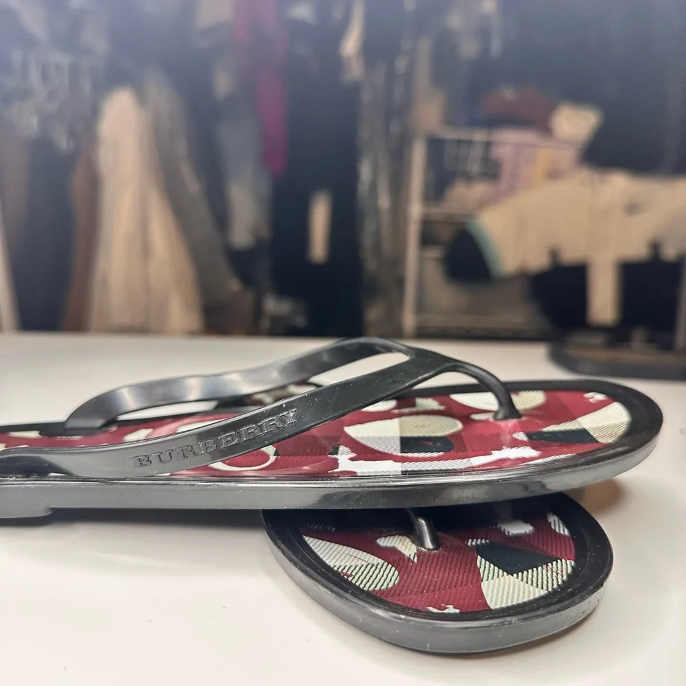 Burberry Black-Strap Sandals with Burgundy Check Footbed - Picture 2 of 3